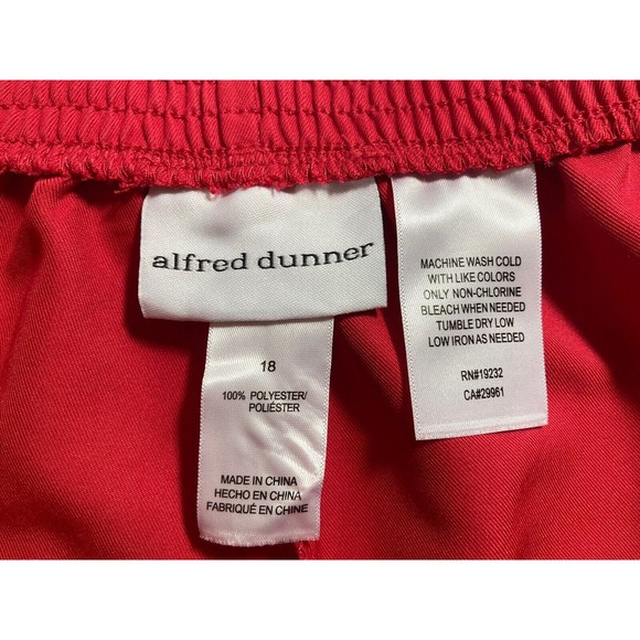 Alfred Dunner Red Classic Fit Capri Pants Pull On Silver Stars Womens 18 NWT - Picture 7 of 8